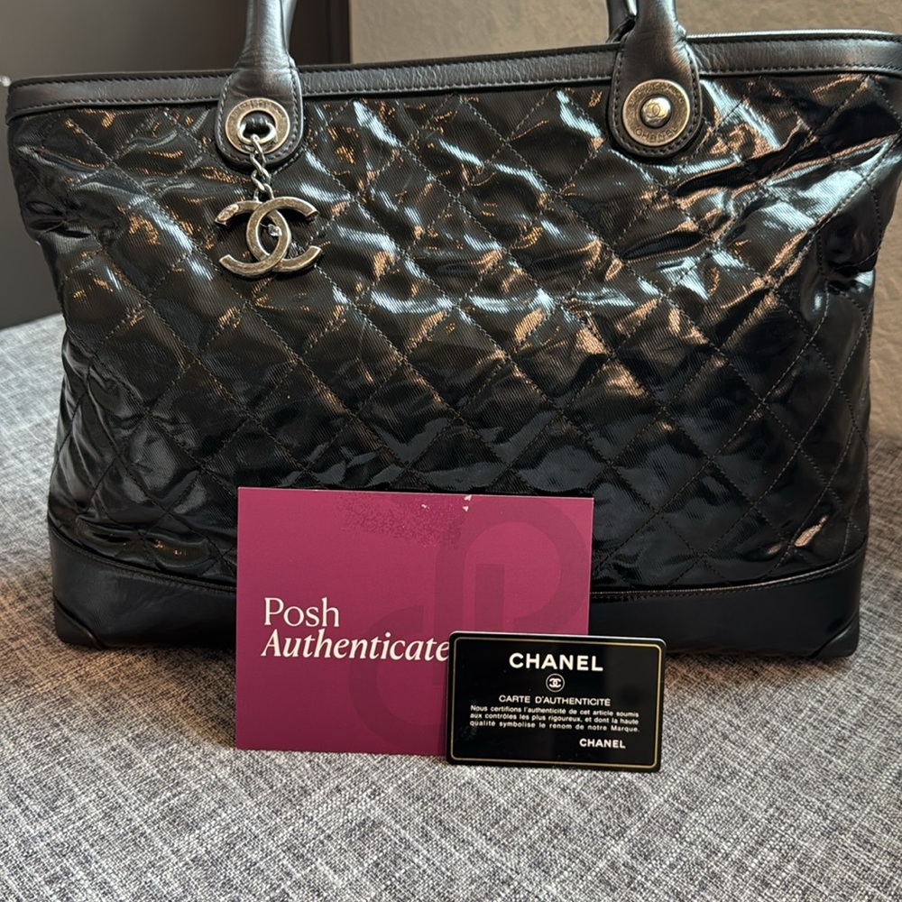 CHANEL Black Shoulder Bag Classic Sophistication
